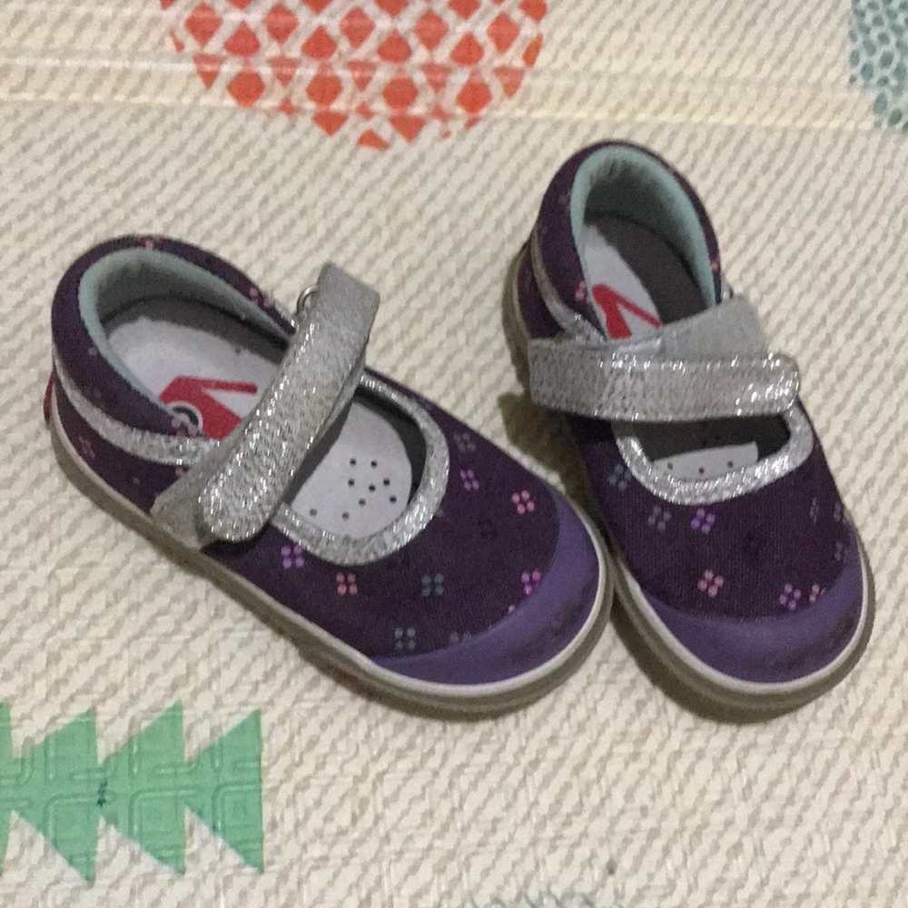 Size 5 little girl shoes with Velcro closure